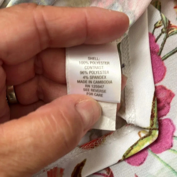 Floral flowy blouse. - Picture 5 of 5